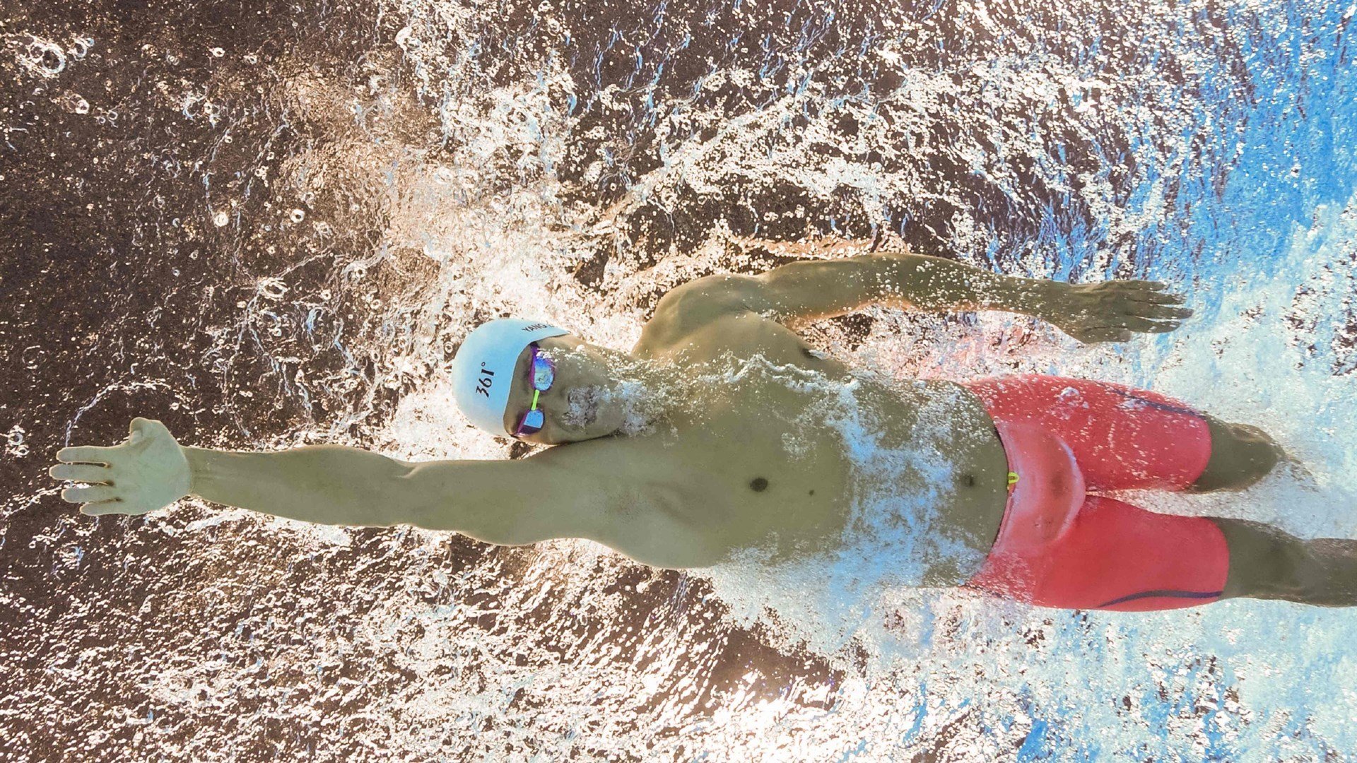 边路压上球员体能下降速度是否需再评估,足球比赛中球压边线上算不算出界