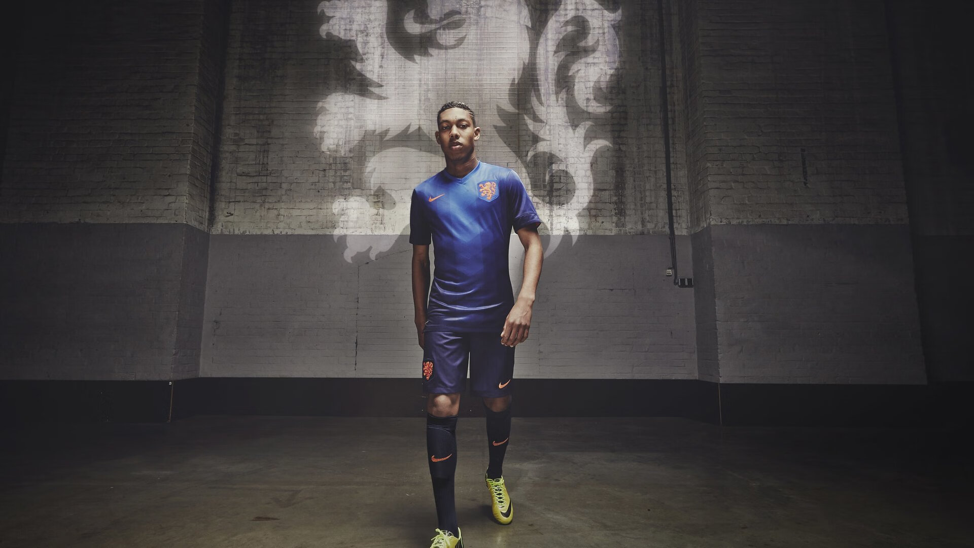 开云中国官网-边路控球能力是否成为现代后卫首要素养指标，足球边路防守战术